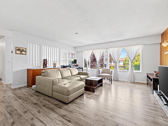 4th image of 8640 Sierpina Dr