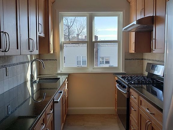 4th image of 2843 41st St #2