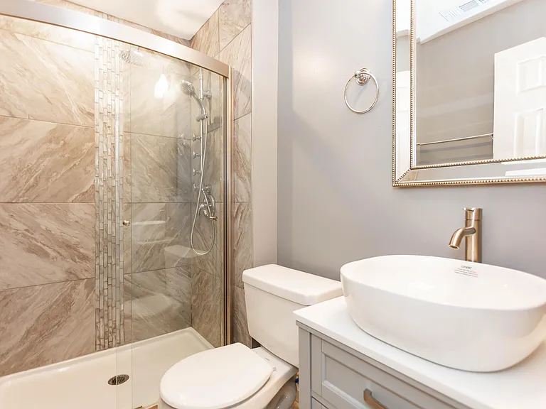 7250-7272 Beacon Hill Dr — Photo 34