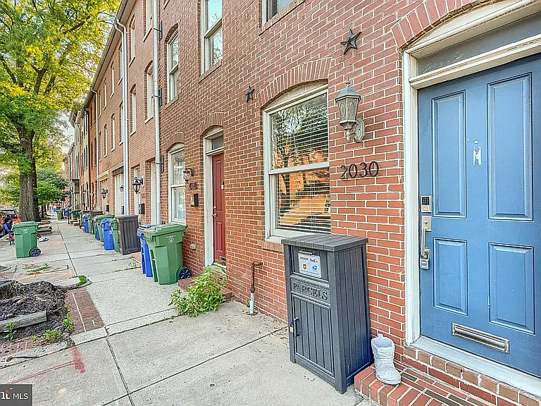 2 bed, 1310 sqft, $2,240 — Photo 2