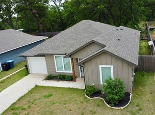 920 Ray Dr, Denison, TX 75020