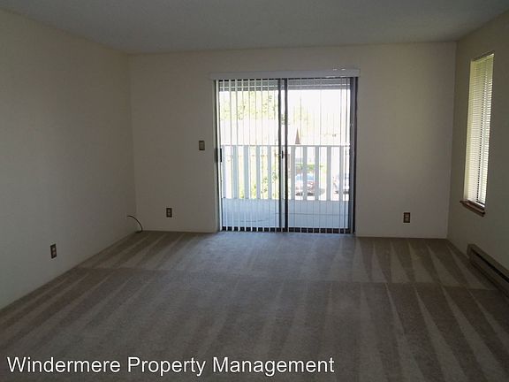 3rd image of 229 NE Cedar Ave APT 4
