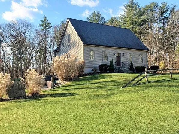 10 Mowry St, Mendon, MA 01756