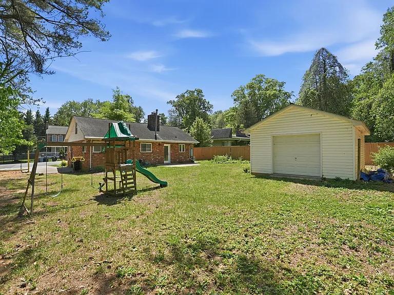 11000 Park Rd — Photo 25