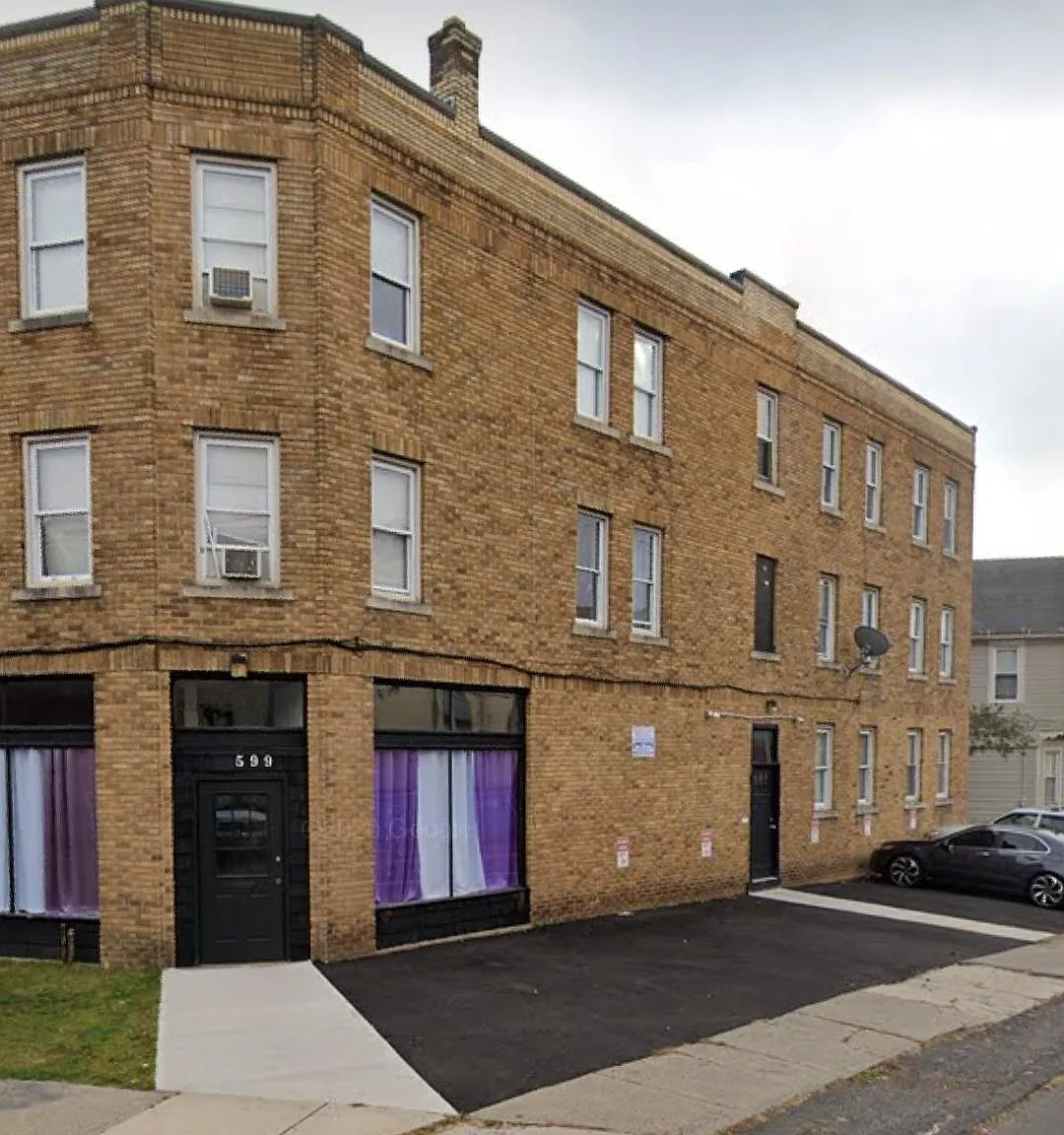 599 East St — Photo 1