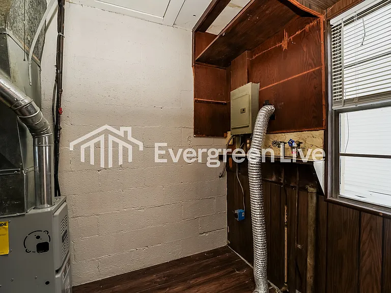 314 Merriman Rd — Photo 13