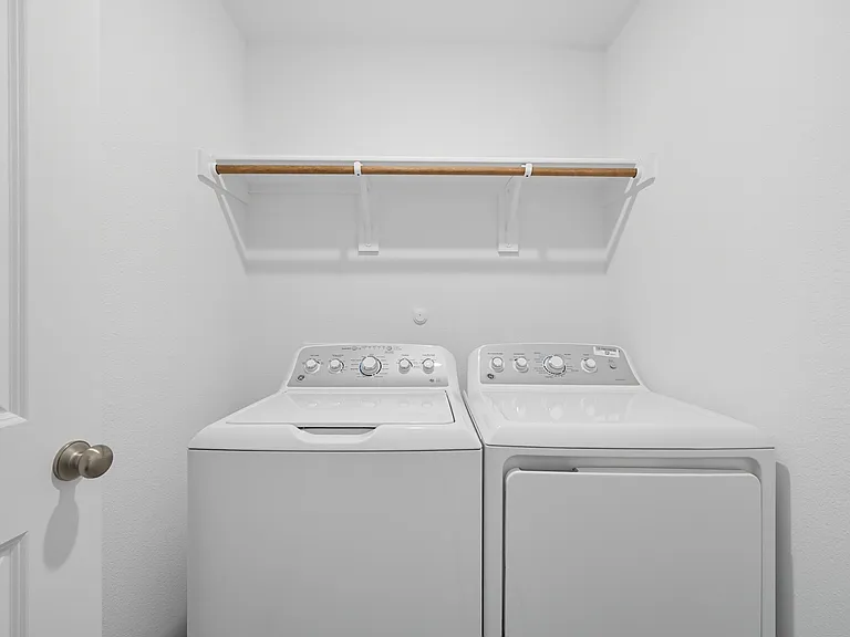 638 Montclaire Ave — Photo 17