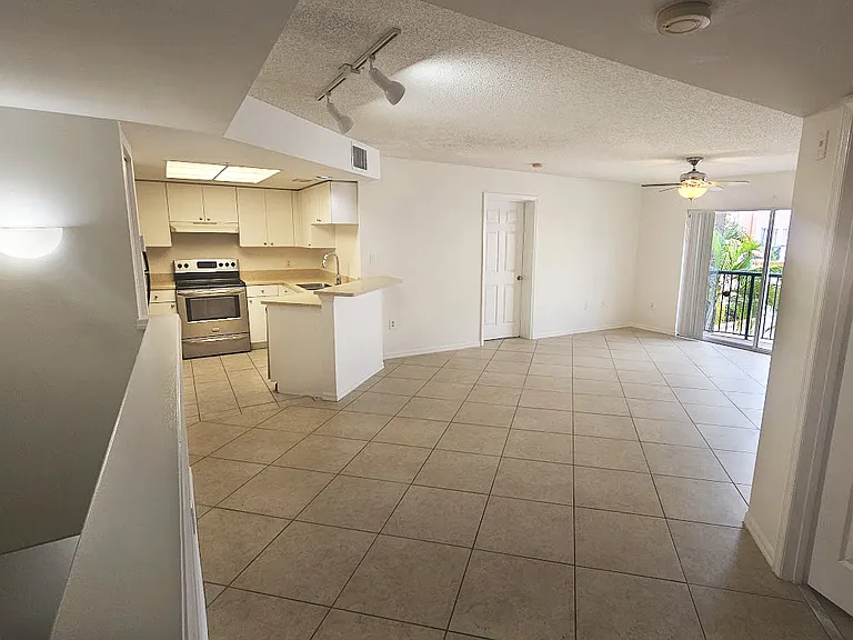 2033 SE 10th Ave #641 — Photo 6