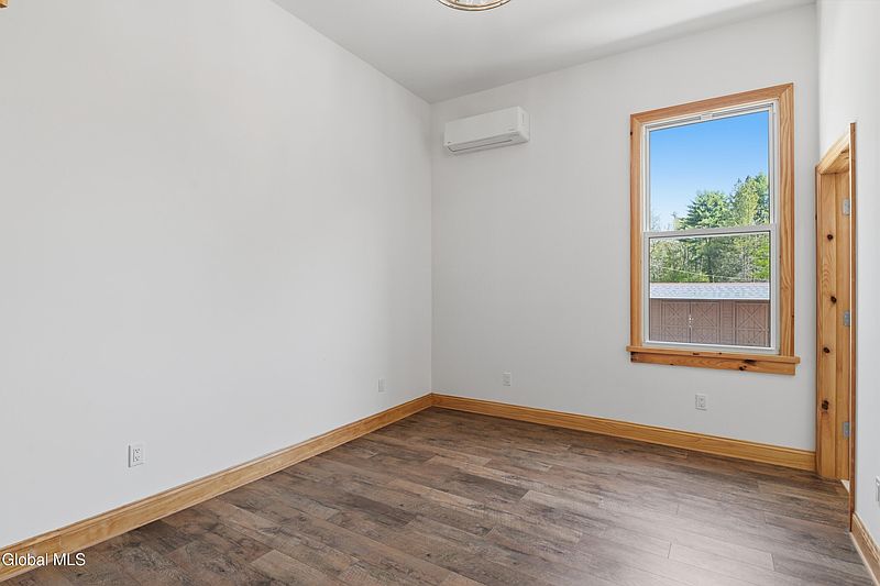 5th image of 66 Horicon Avenue #1E