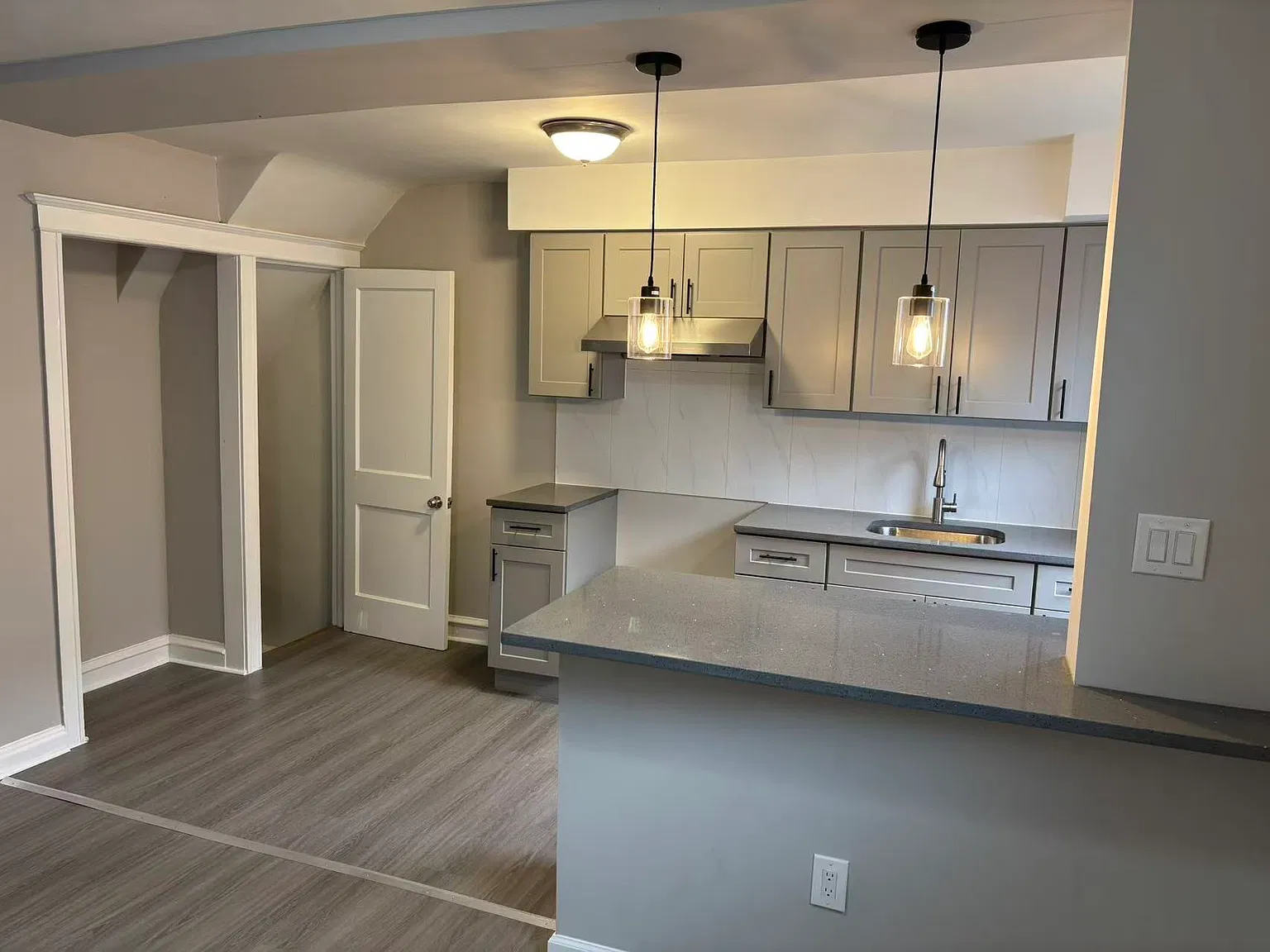3 bed, 1.5 bath, 1250 sqft, $1,700 — Photo 1