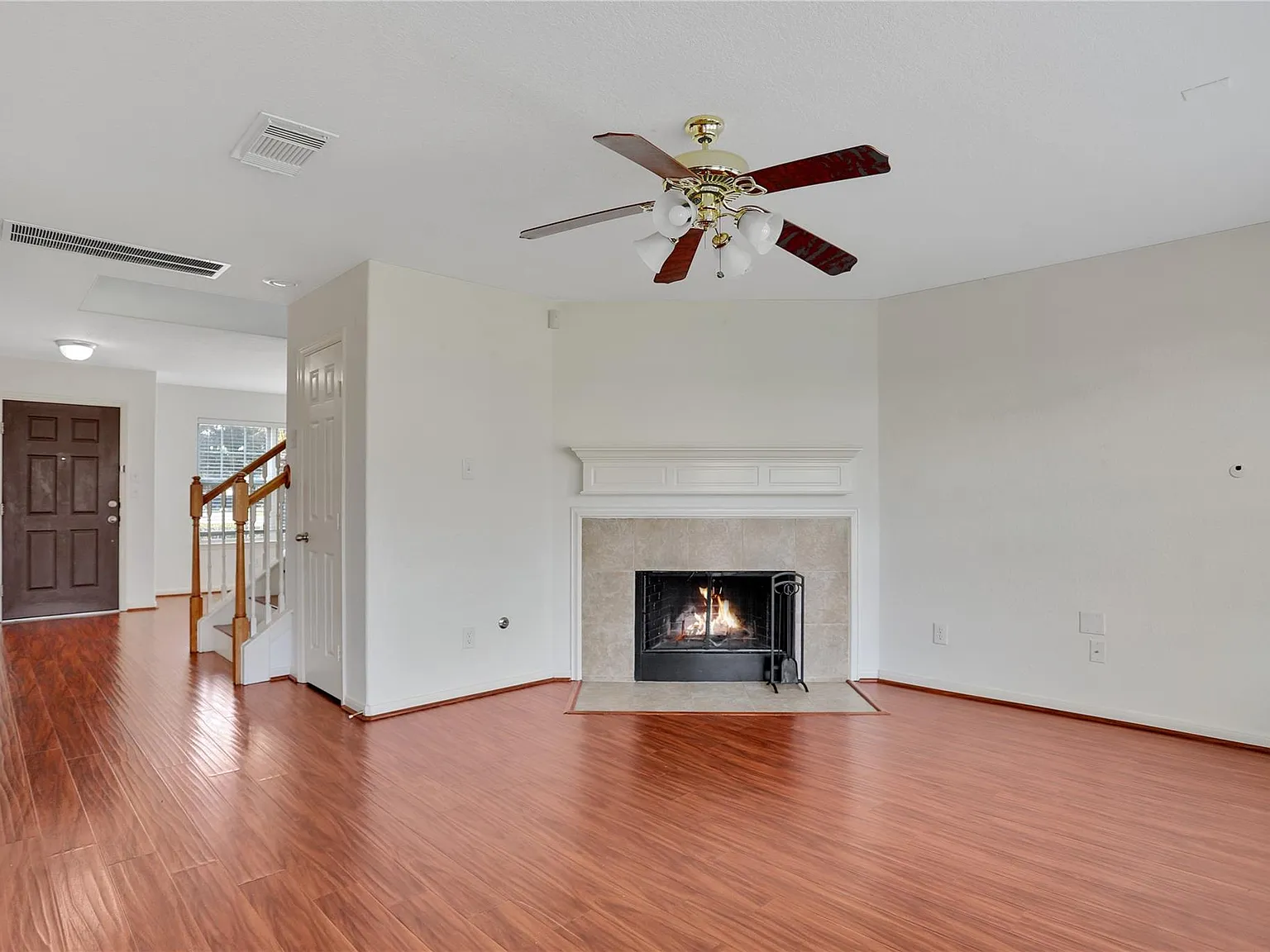 3 bed, 2.5 bath, 1884 sqft, $1,995 — Photo 3