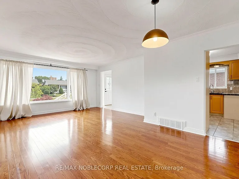 8 Summerfield Cres — Photo 10