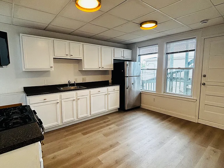 289 Chelsea St #2 — Photo 6