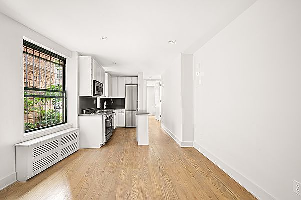 1st image of 226 E 70th St APT 1E