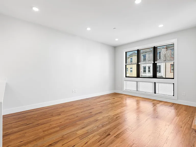 181 Bennington St #4 — Photo 6