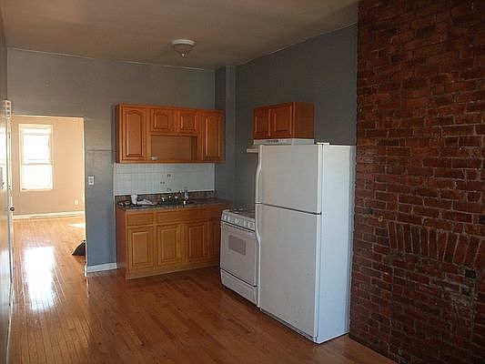 2nd image of 100 Kosciuszko St APT 1