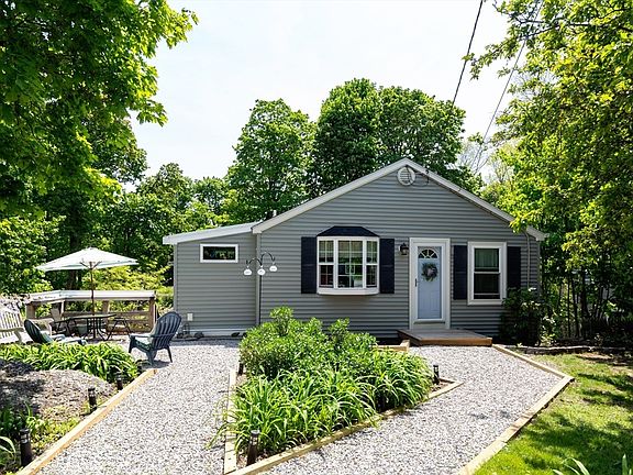 2nd image of 9 Shore Gardens Rd