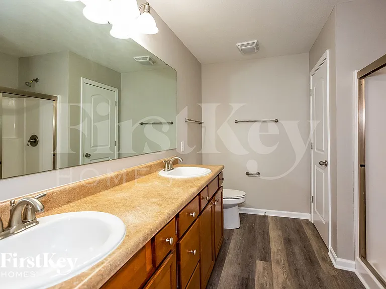 15490 Farmland Ct — Photo 8