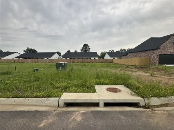 1906 Yellowstone Dr, Barling, AR 72923