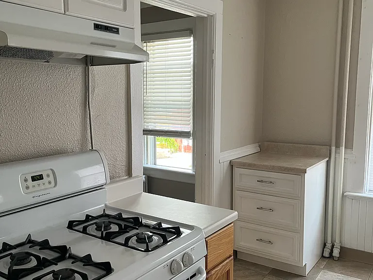 927 E Land Pl #A — Photo 9