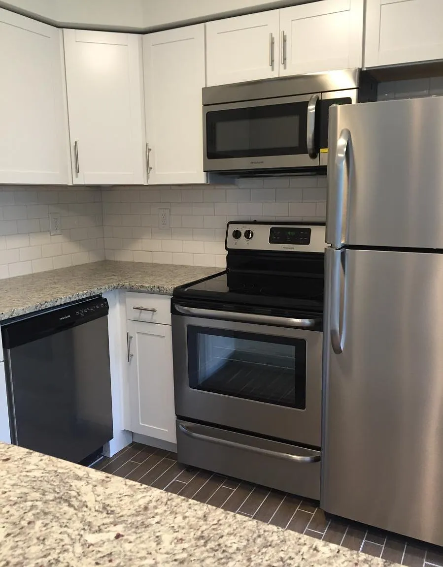 129 Baywood Ave — Photo 1