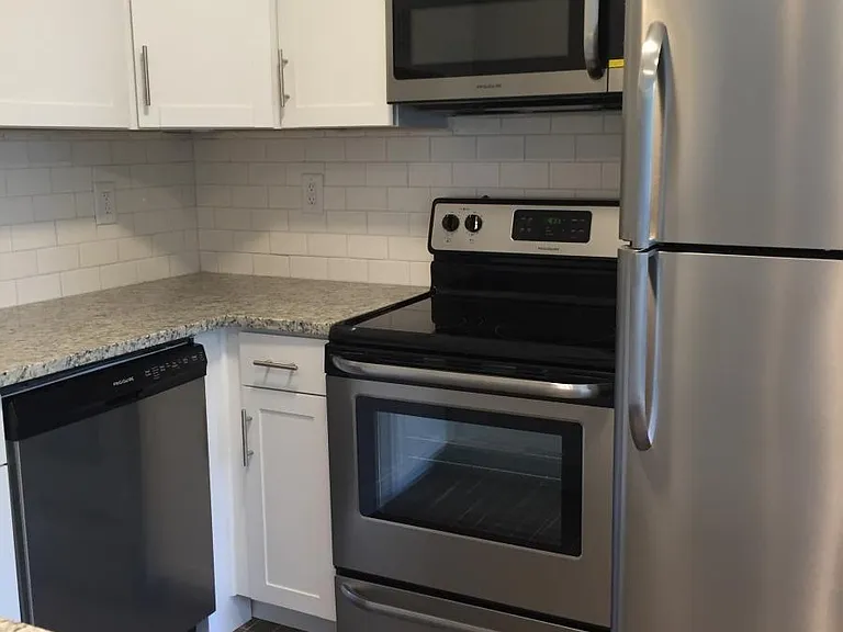 129 Baywood Ave #4-2B — Photo 1
