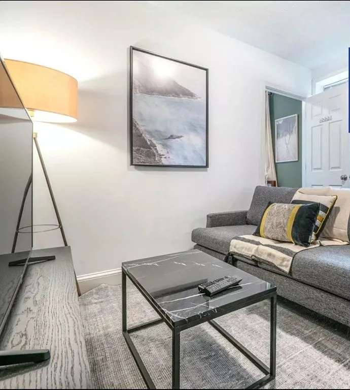 2 bed, 800 sqft, $3,600 — Photo 1