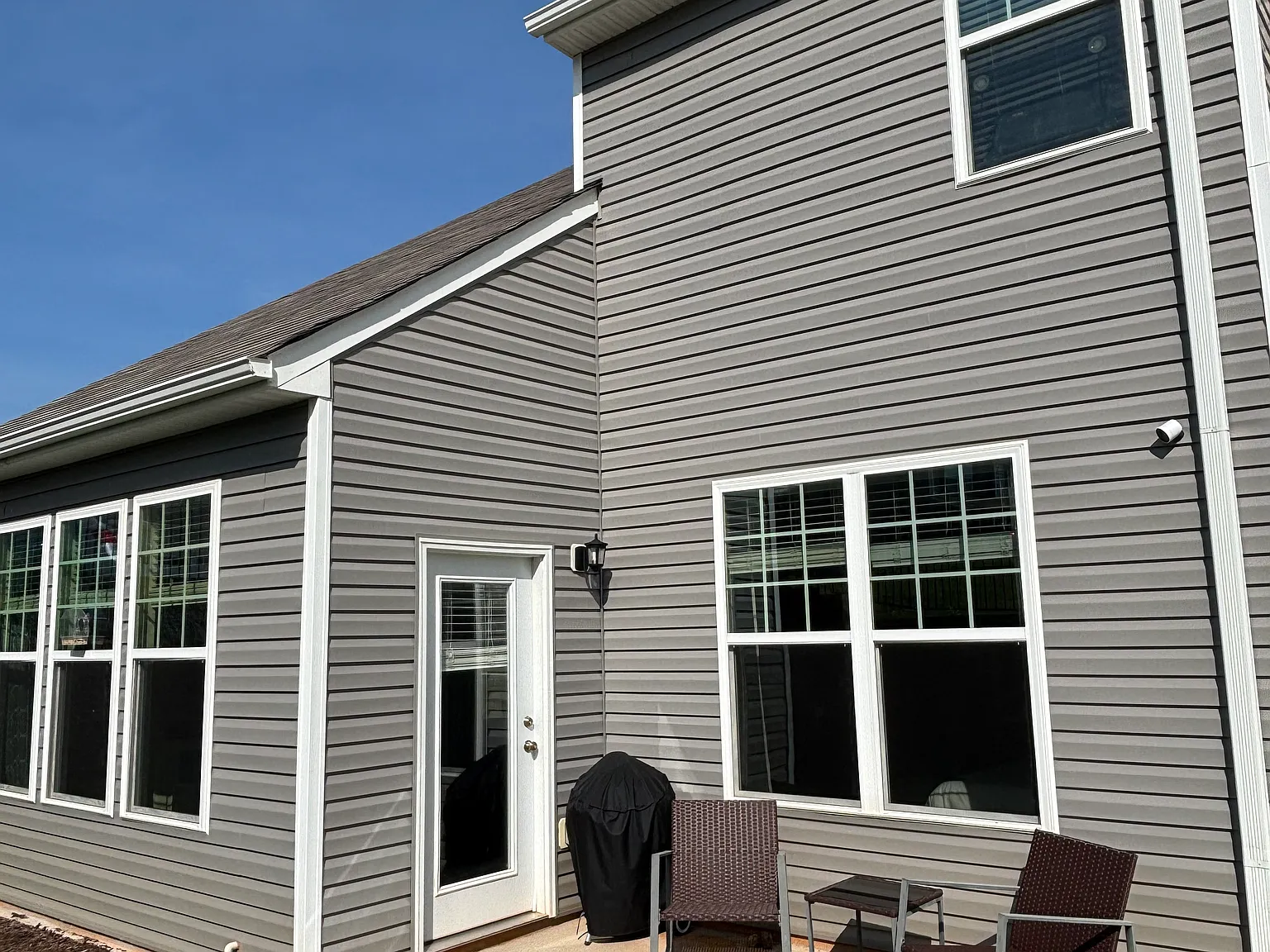 3 bed, 2.5 bath, 2000 sqft, $2,050 — Photo 3