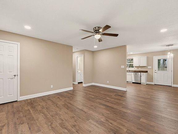 4th image of 220 Nancy Ln