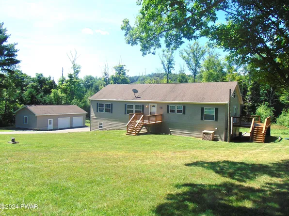 12 Pine Tree Ln, Newfoundland, PA 18445