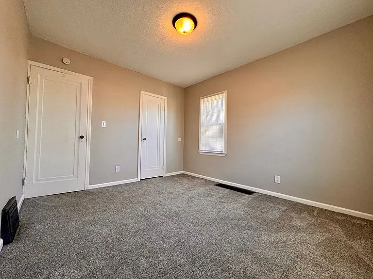 2355 Dahlen Ave — Photo 11
