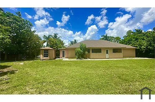 8698 Banyan Blvd Photo 1
