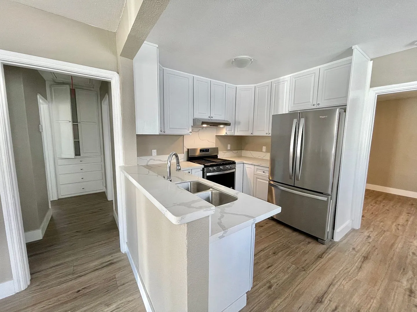 Duplex - Front House in Long Beach — Photo 2