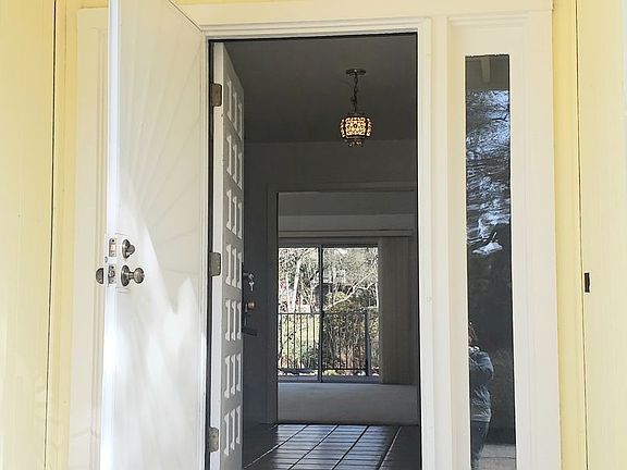 5th image of 12250 Lakeshore N