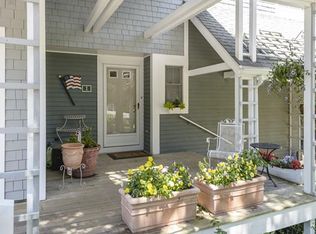 1 Gatehouse Ln, Hull, MA 02045