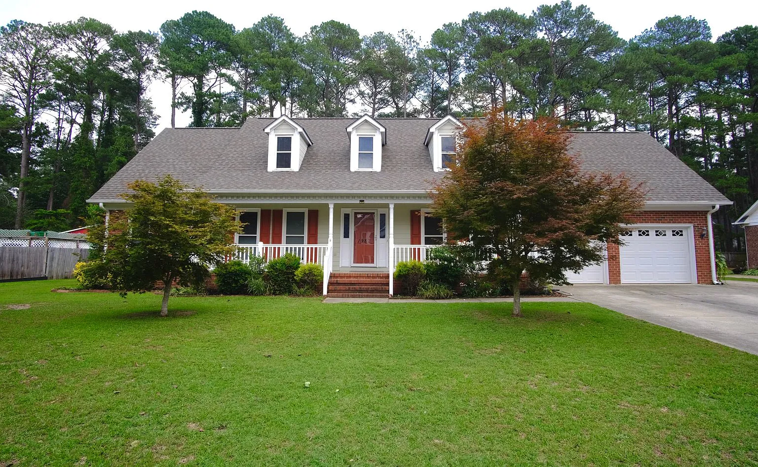 4 Bed, 3.5 Bath, Spacious Family Room, Fenced Yard in Fayetteville — Photo 1