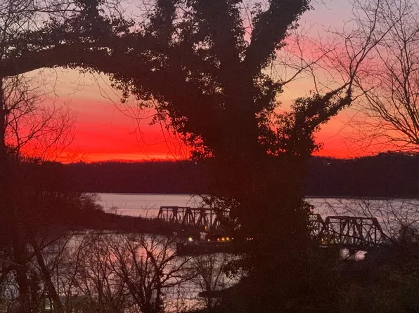 2465 Palisade Avenue image 2 of 27