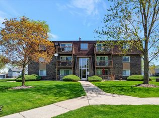 19300 Wolf Rd APT 10, Mokena, IL 60448