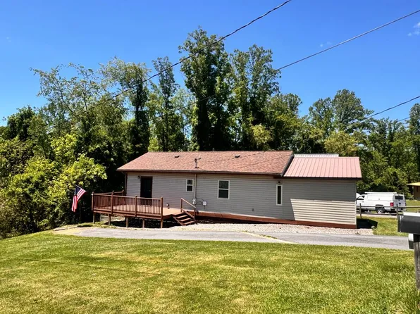 132 Slaven Ln, Oak Hill, WV 25901