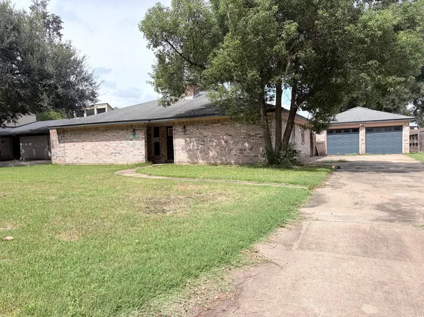 350 S Amherst Dr, West Columbia, TX 77486