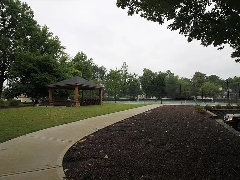 306 Park Ridge Cir — Photo 20