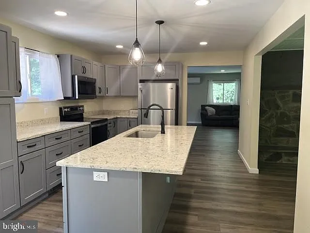1663 Sawmill Rd — Photo 2