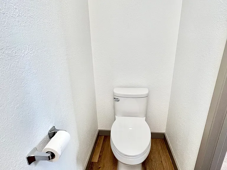 122-126 I St SW #122 — Photo 7