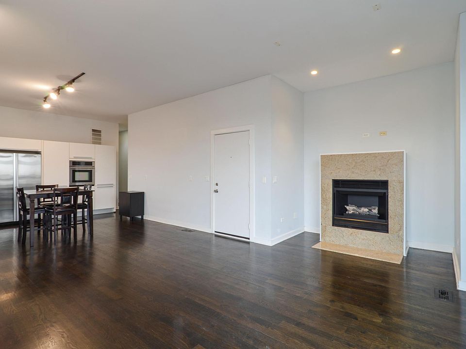 1st image of 2414 W Grenshaw St APT 3W