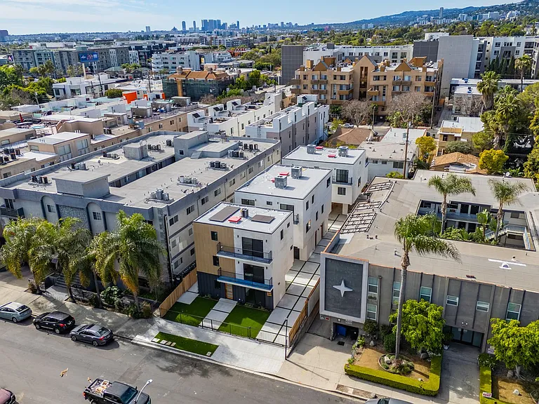Never Before Lived in Luxury Townhomes 2 Blocks from WeHo! — Photo 33