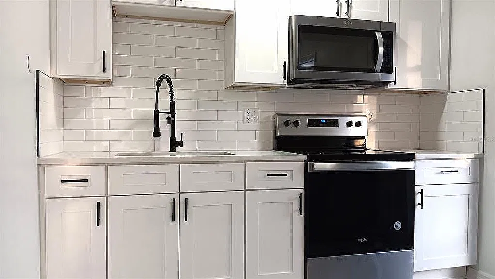1 bed, 1.0 bath, 550 sqft, $1,300 — Photo 2
