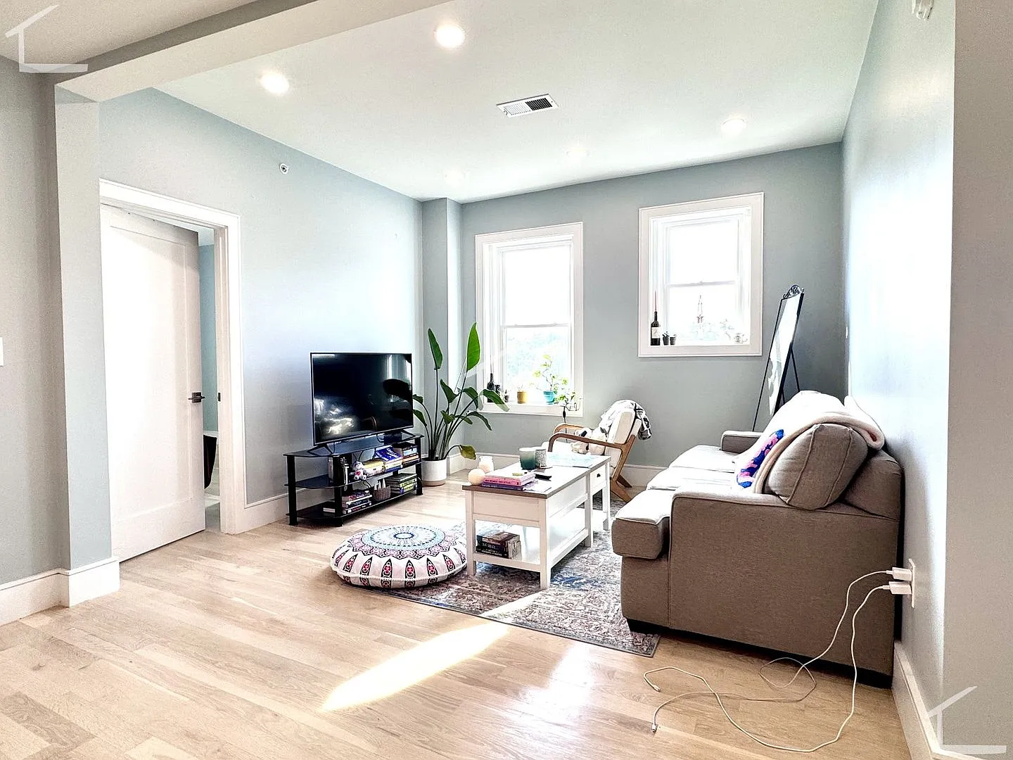 State of the Art, and No Fee! Washington Square Luxury! Sunny XL Rooms, 3 baths! Laundry in Unit.... — Photo 4