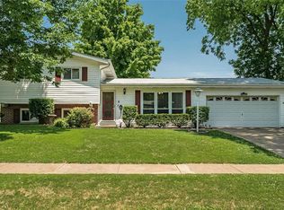 6 Trinity Ln, Florissant, MO 63031