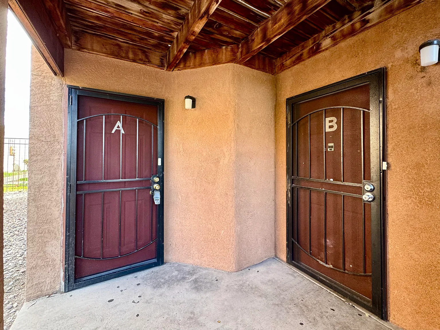 2 bed, 1.0 bath, 780 sqft, $1,050 — Photo 2