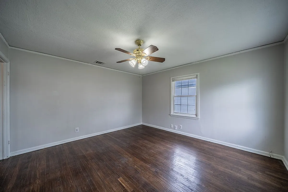 Building Photo - 1155 Greenbrier Dr